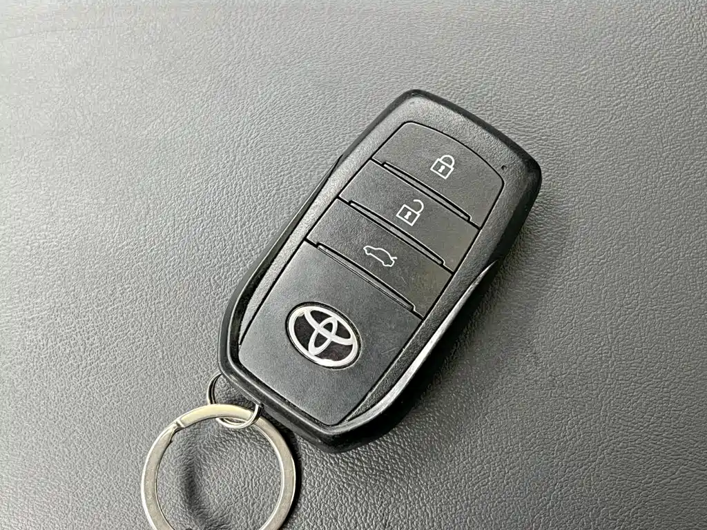 Фото 19 - Toyota Camry