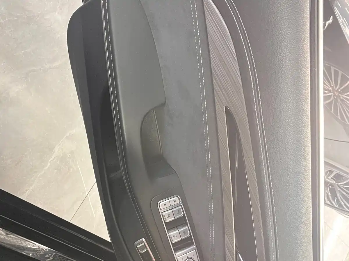 Фото 3 - Hongqi H9