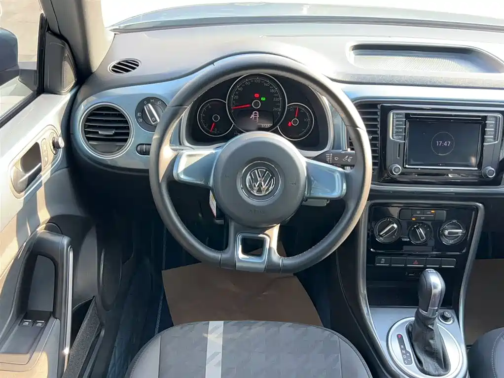 Volkswagen Beetle 2018 180TSI Easy Joy Edition фото 14