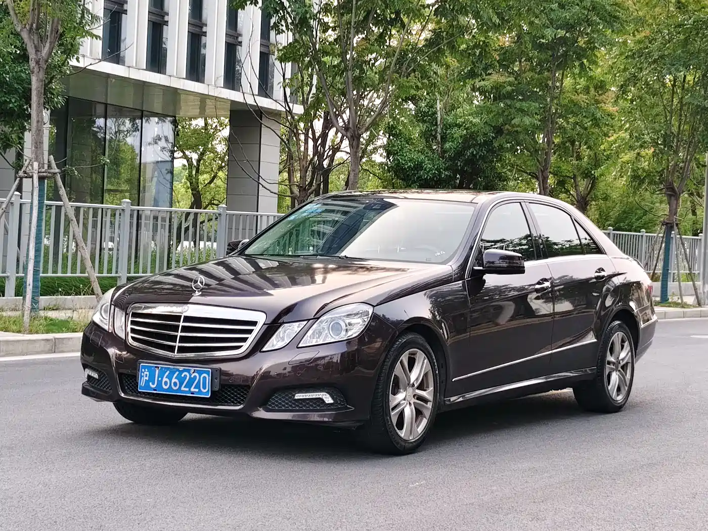 Mercedes-Benz E-Class (Import) 2009 Model E 300 Fashion Version