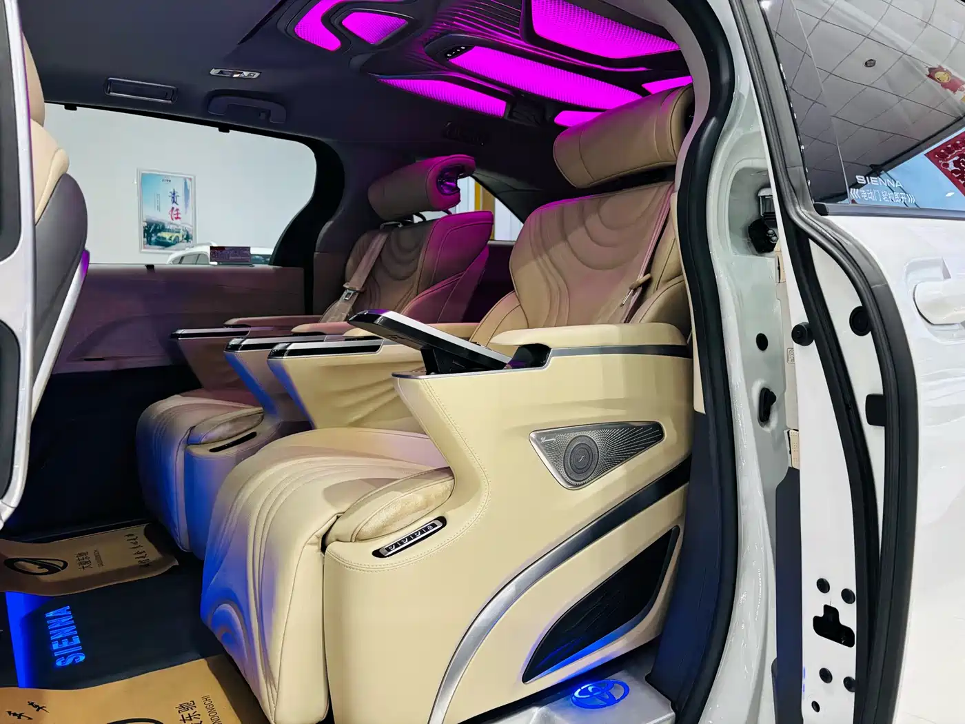 Toyota Sienna 2023 2.5L Hybrid Comfort Edition фото 6