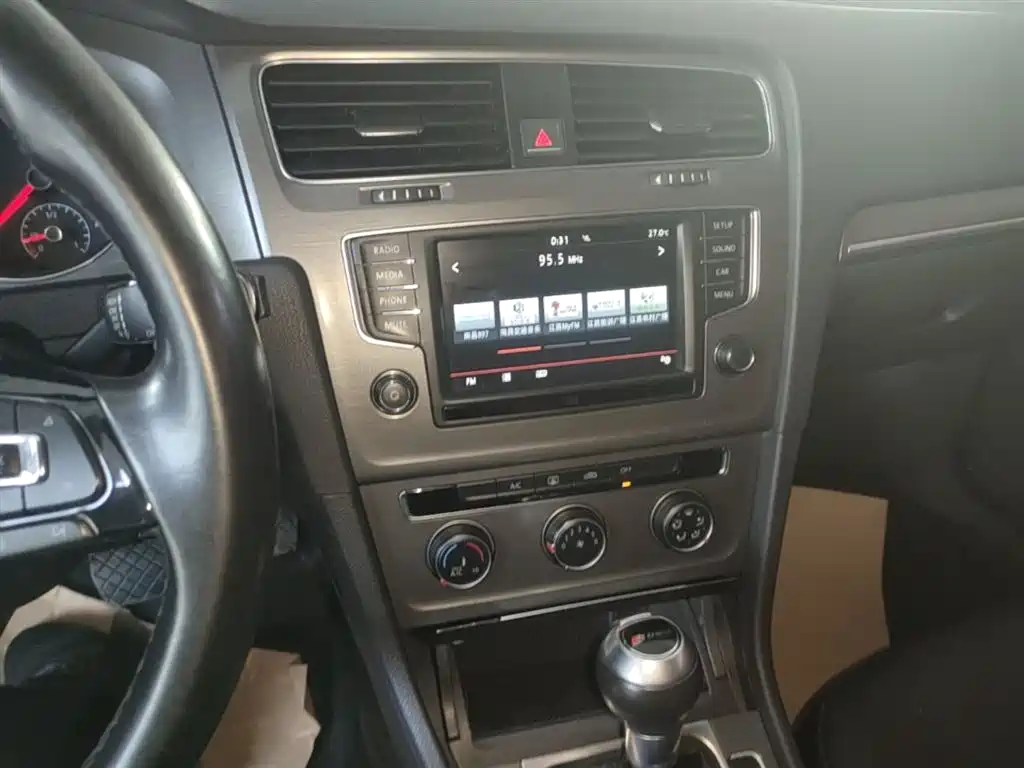 Volkswagen Golf 2016 230TSI Automatic Comfort фото 13