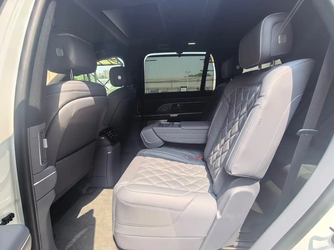 NIO ES8 2025 Base Model 7-Seater фото 23