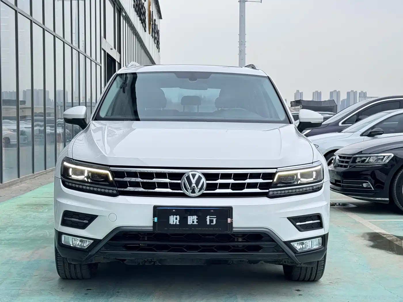 Volkswagen Tiguan L 2018 380TSI Automatic AWD Luxury Edition фото 2