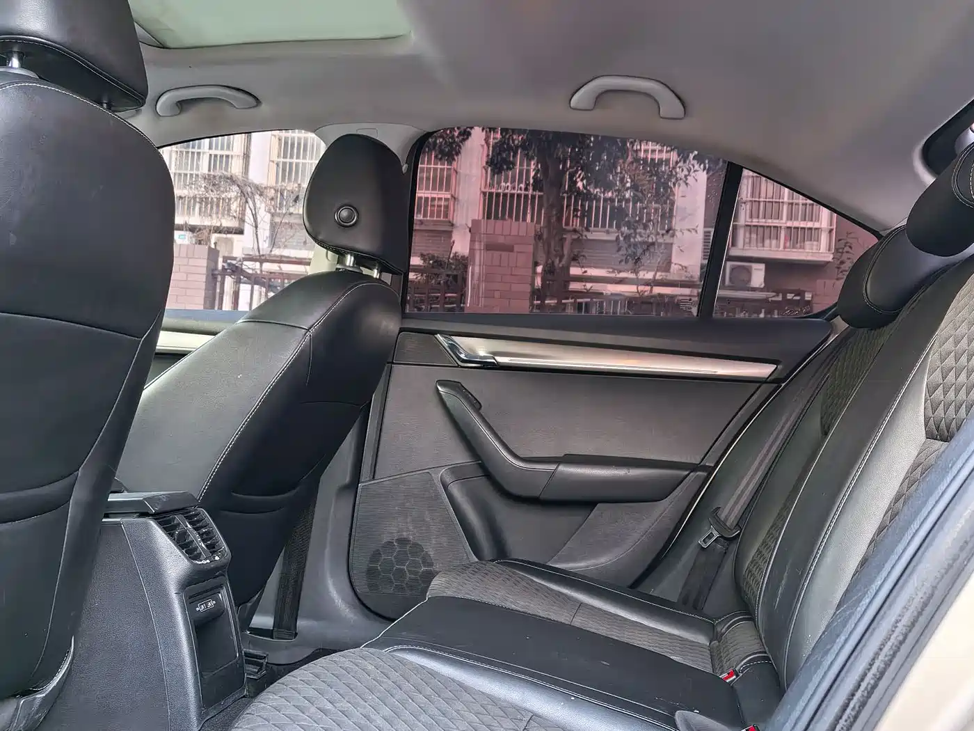 Škoda Octavia 2018 TSI280 DSG Luxury Edition фото 11