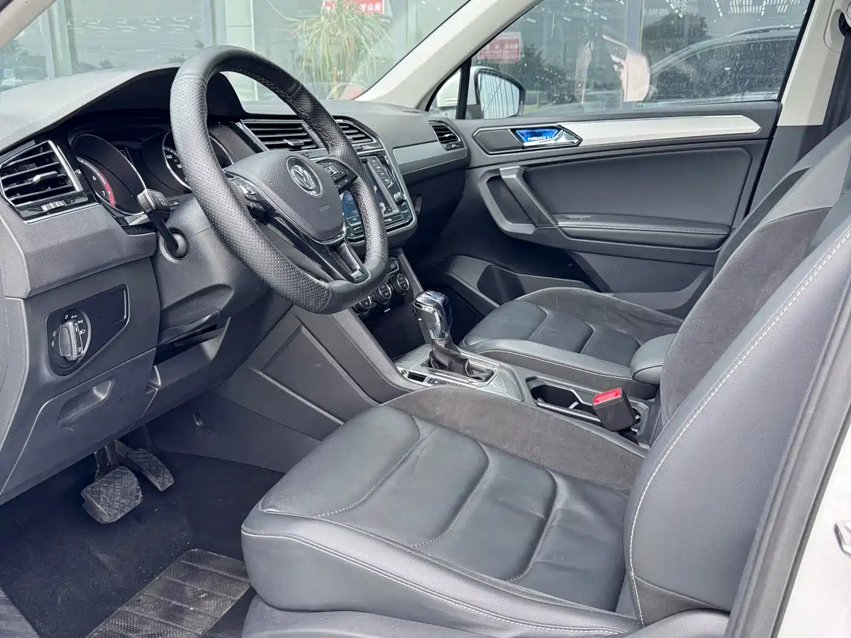 Volkswagen Tiguan L 2018 380TSI Automatic AWD Luxury Edition фото 9