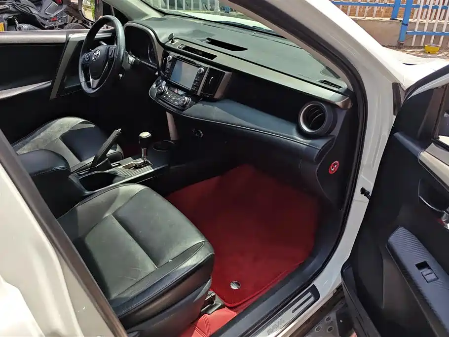 Toyota RAV4 Rongfang 2015 2.5L Automatic 4WD Luxury Edition фото 8