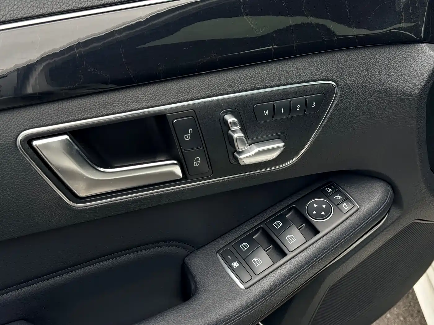 Mercedes-Benz E-Class 2015 E 260 L Sport фото 26