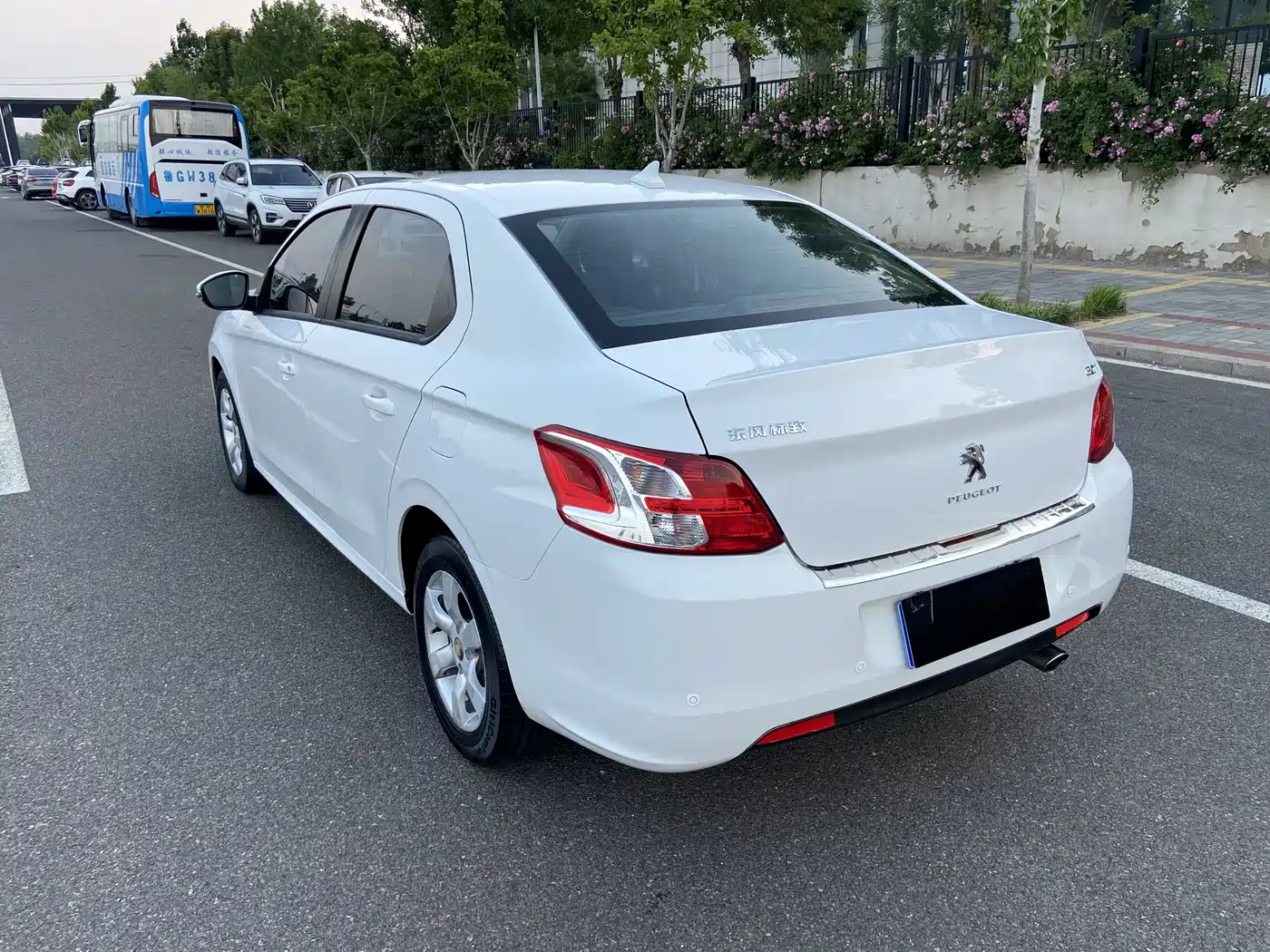 Peugeot 301 2014 1.6L Manual Comfort Edition фото 6