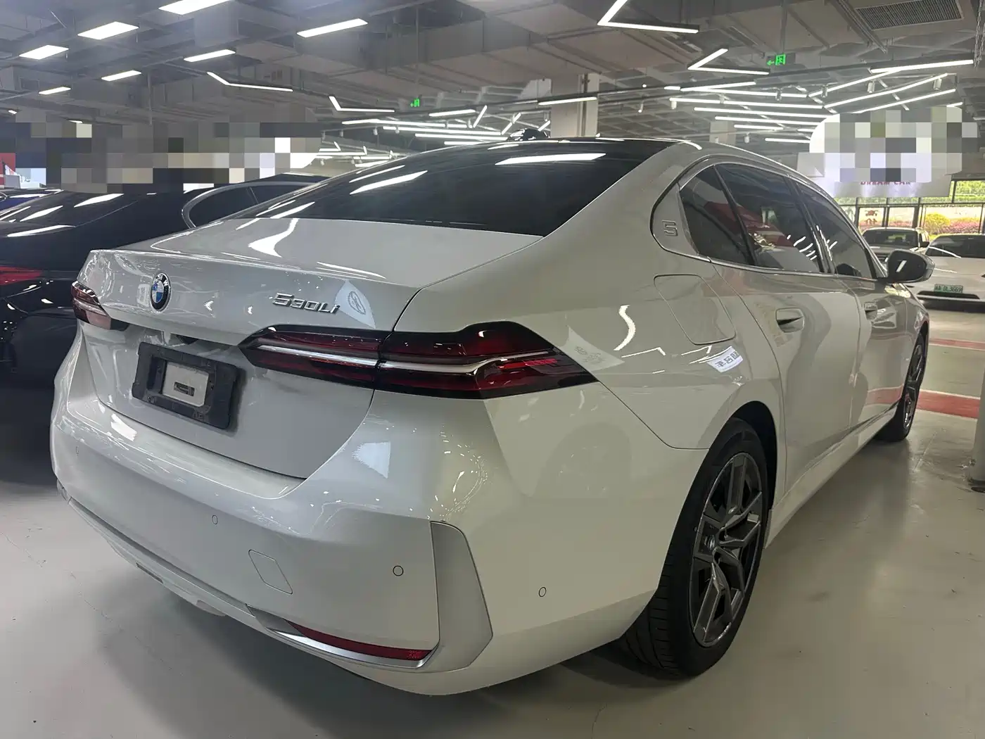 BMW 5 Series 2025 530Li Leading Luxury Package фото 4