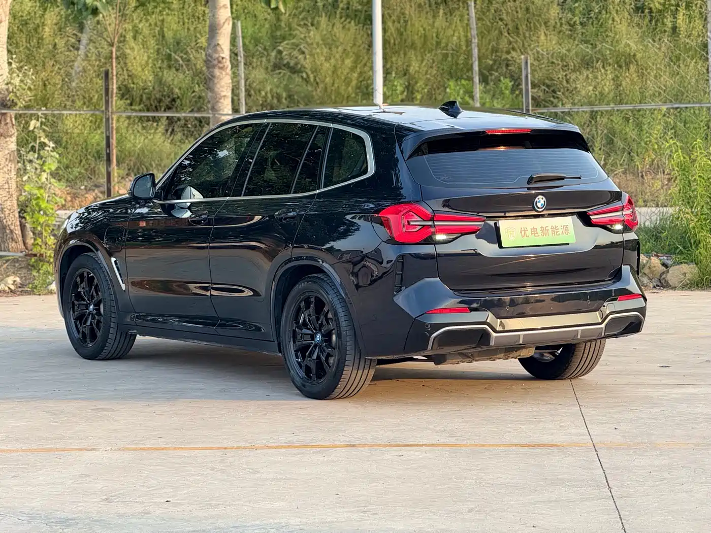 BMW iX3 2022 Leading Edition фото 6