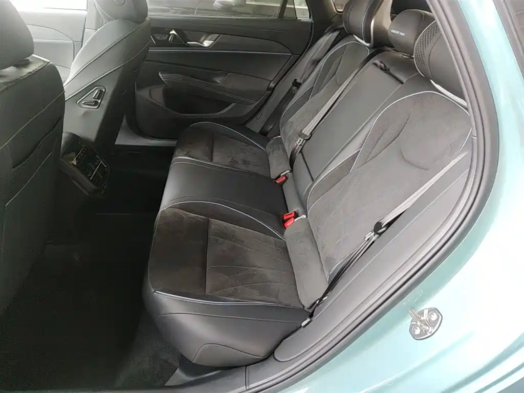 Volkswagen Passat 2025 Model Pro 380TSI Starlight Dragon Premium Edition фото 13