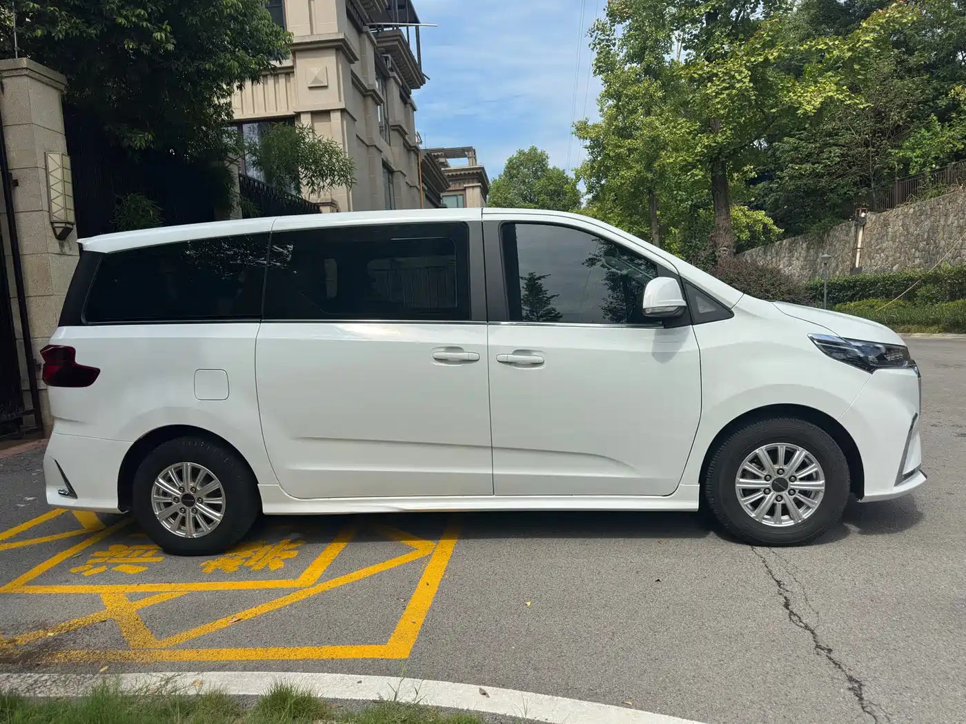 SAIC Maxus Maxus G20 2023 2023 PLUS 2.0T Gasoline Automatic Luxury Edition