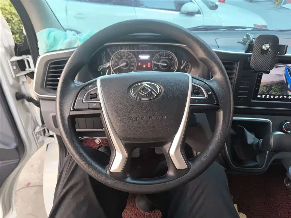 SAIC Maxus Xintu V80 2024 Model Year Aoyunton Value Edition 6MT Long Wheelbase Ultra Low Roof 127Ps 6/7/8/9-Seater фото 3
