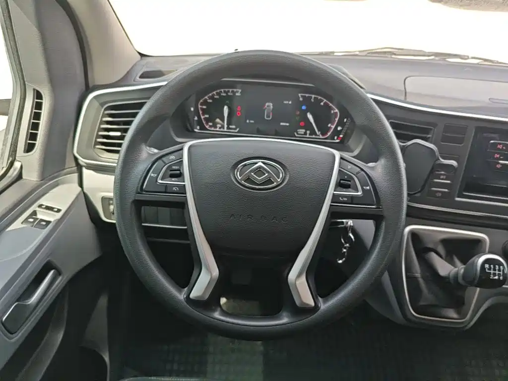 SAIC Maxus Xintu V80 2025 2025 PRO Pride Transport 2.0T Manual Short Wheelbase Ultra-low Roof 7/8/9 Seats