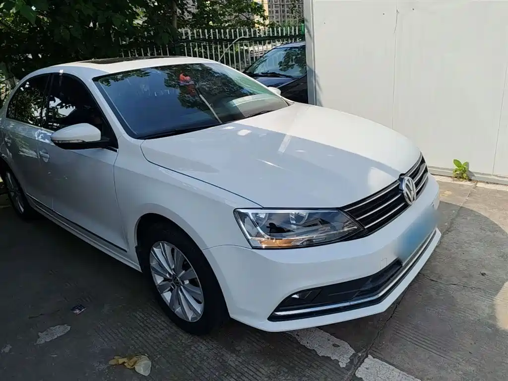 Volkswagen Sagitar 2015 1.6L Automatic Comfort фото 4