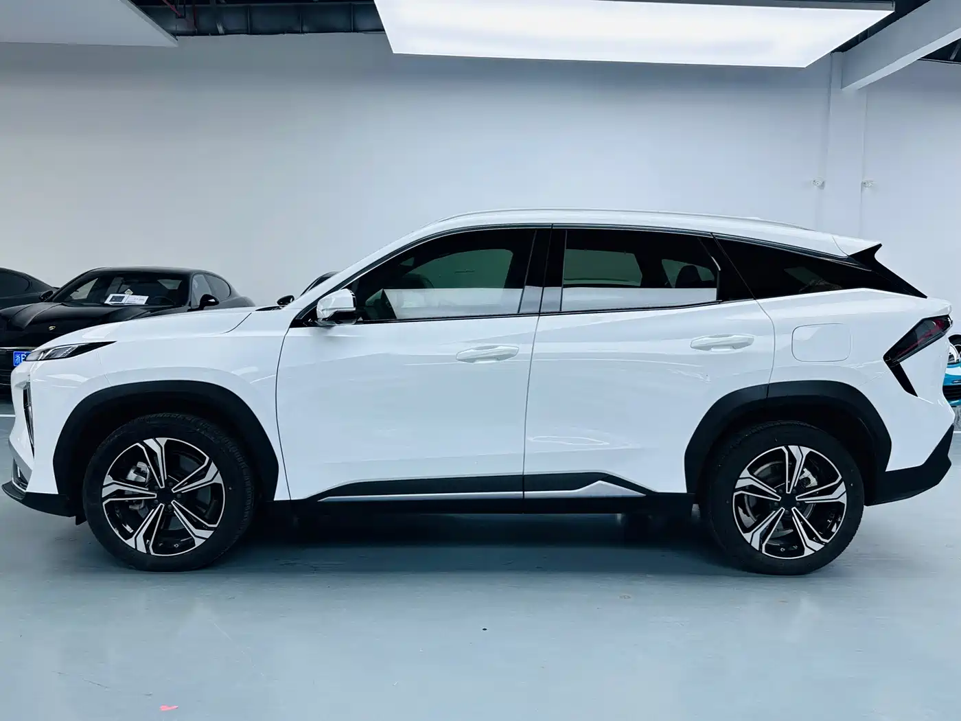 Geely Galaxy Galaxy L7 2025 EM-i 115km Explorer+ Edition фото 12