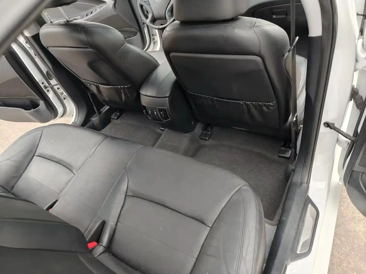 Hyundai Sonata 2013 2.0L Automatic Luxury Edition фото 9