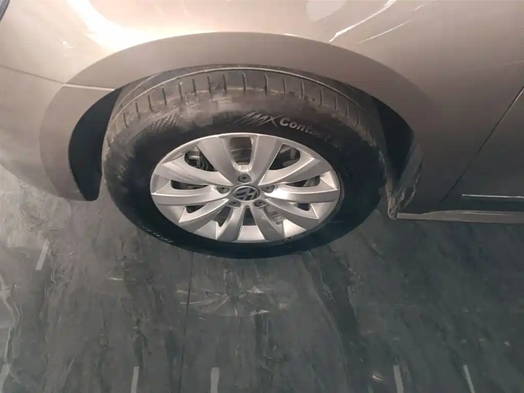 Volkswagen Passat 2015 1.8TSI DSG Honor Edition фото 23