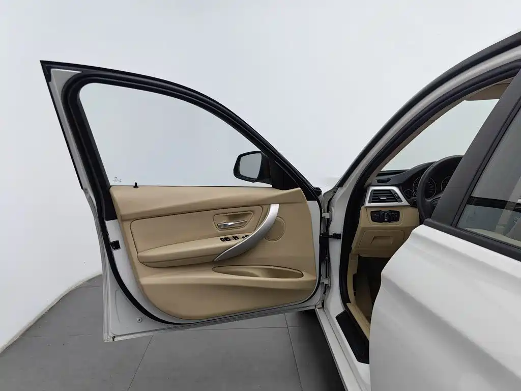 Фото 8 - BMW 3 Series