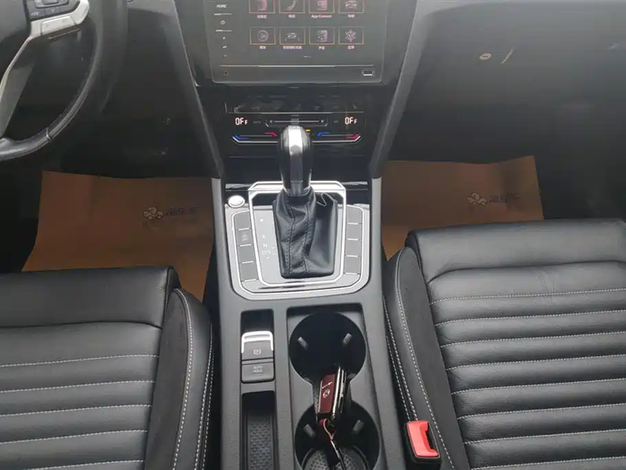 Volkswagen Magotan 2020 330TSI DSG Leading фото 16