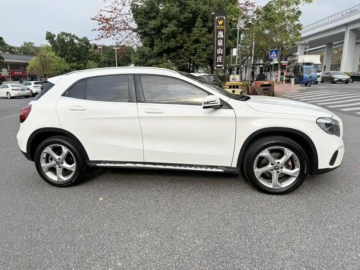 Mercedes-Benz GLA 2017 GLA 200 Dynamic фото 4
