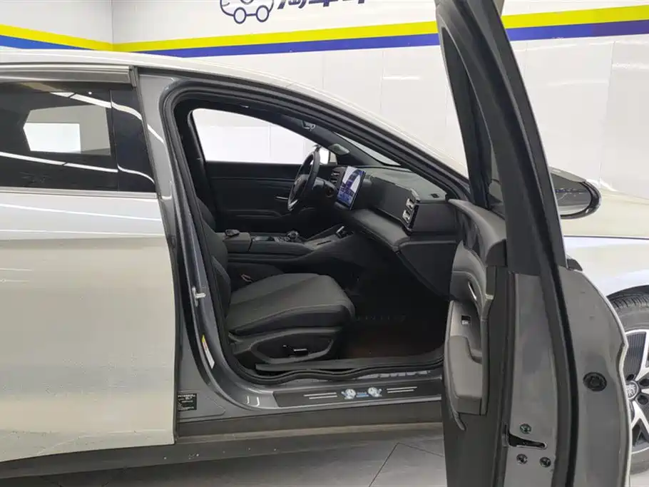 BYD Qin L 2024 DM-i 120KM Superior Edition фото 8
