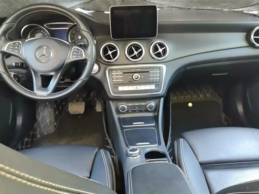 Mercedes-Benz GLA 2017 GLA 200 Dynamic фото 16