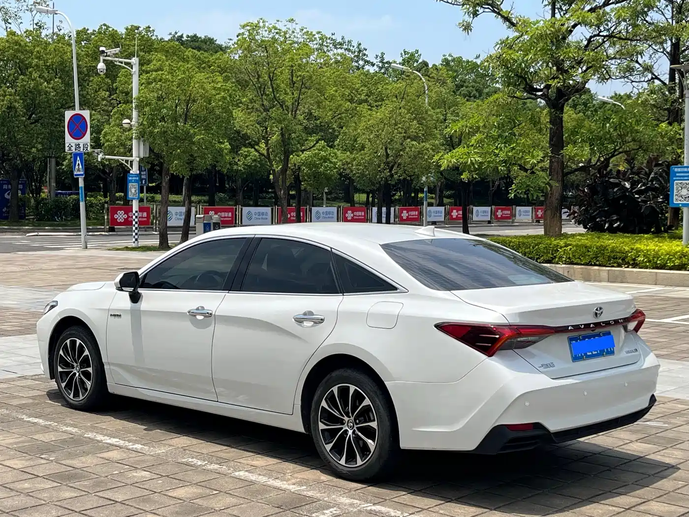 Toyota Avalon 2023 Hybrid 2.5L Luxury Edition фото 4