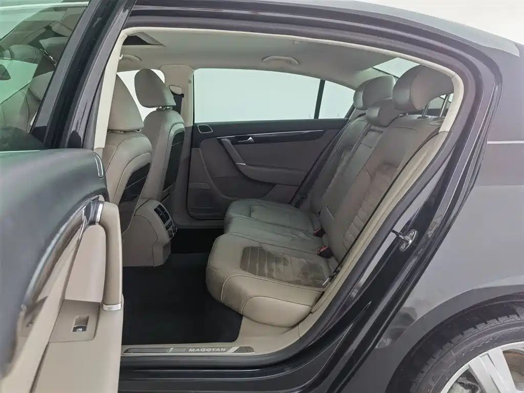 Volkswagen Magotan 2013 2.0TSI Ultimate фото 15