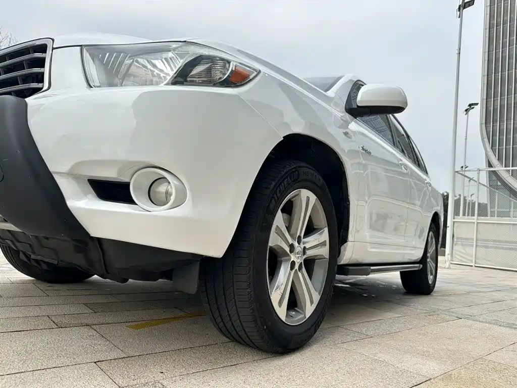 Toyota Highlander 2011 2.7L 2WD 7-seat Luxury фото 8