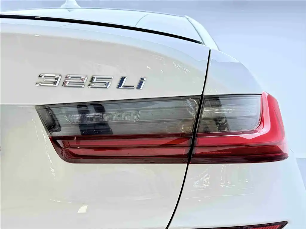 BMW 3 Series 2022 325Li M Sport Shadow Edition фото 28