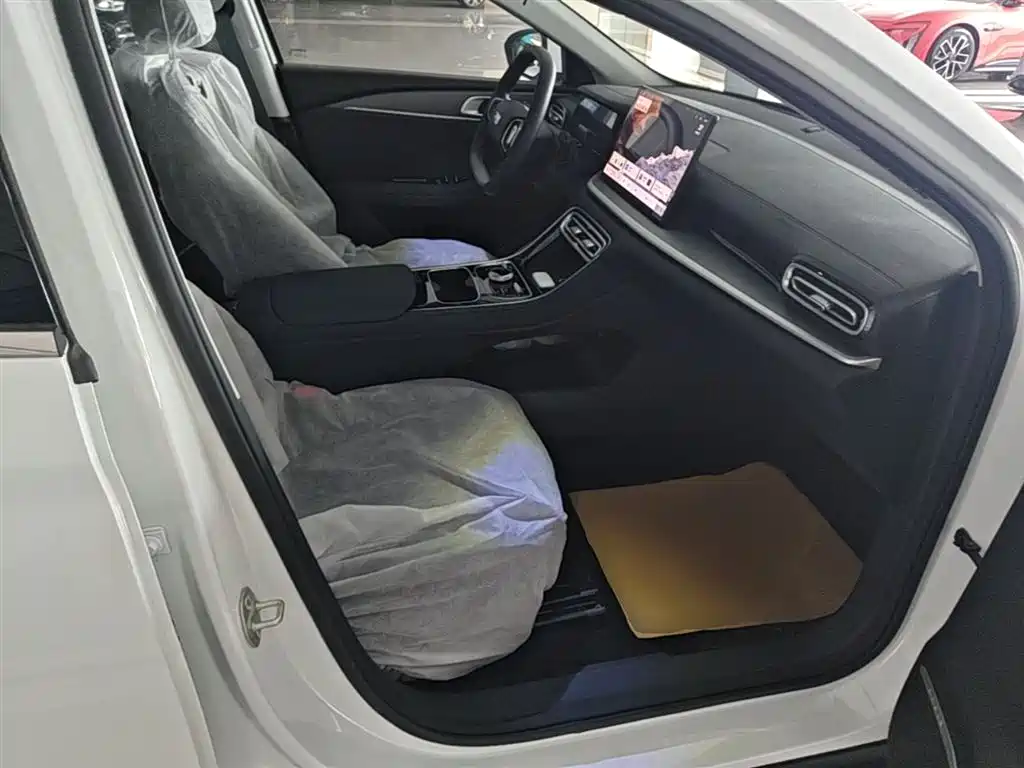 Geely Galaxy Galaxy Stellar 6 2025 60km Voyager Edition фото 25
