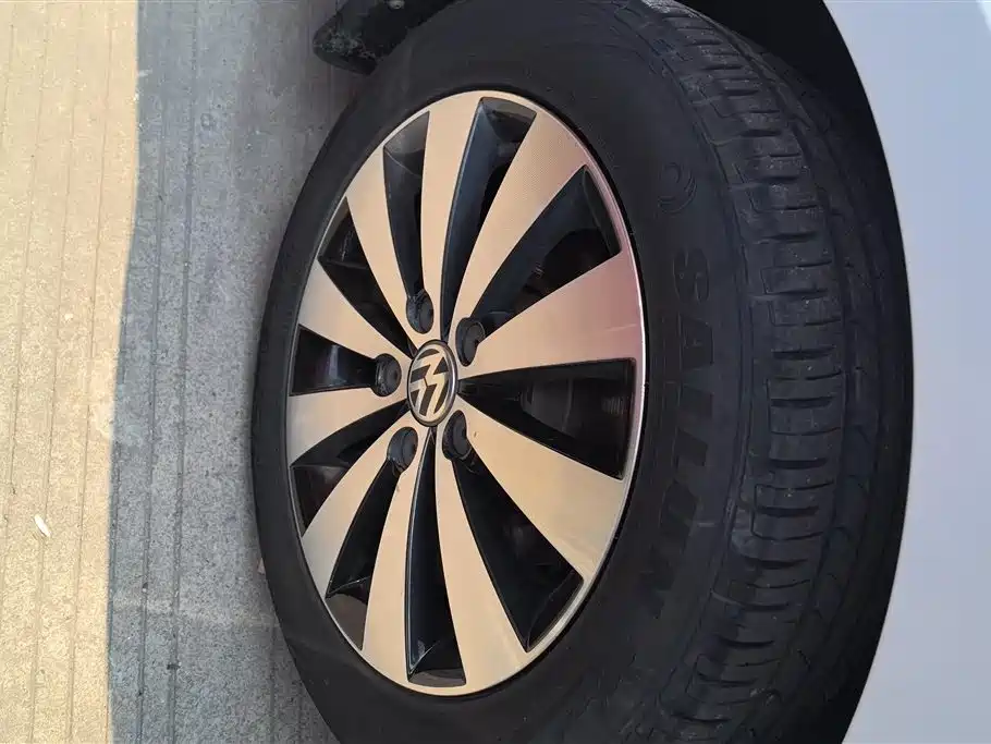 Volkswagen Sagitar 2018 1.6L Automatic Comfort фото 6