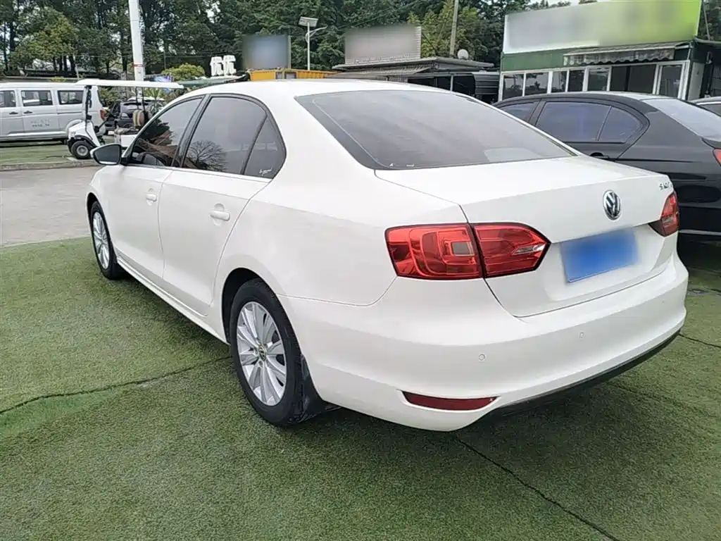 Volkswagen Sagitar 2014 1.6L Automatic Comfort фото 4
