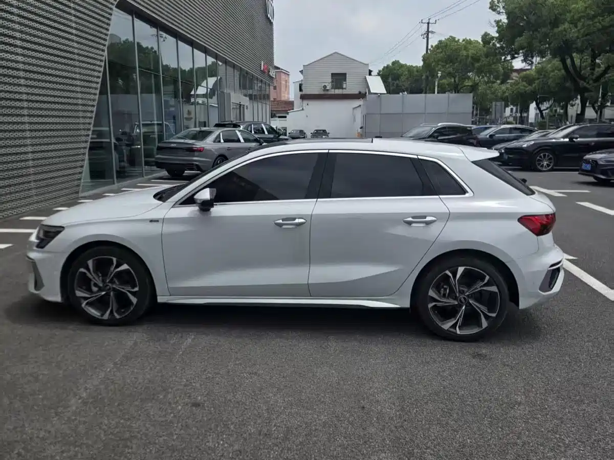 Audi A3 2022 Sportback 35 TFSI Luxury Sport фото 11