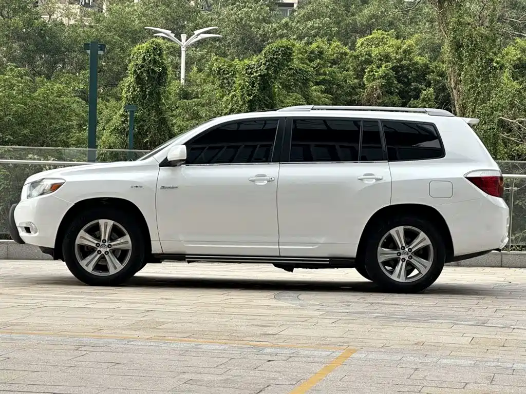 Toyota Highlander 2011 2.7L 2WD 7-seat Luxury фото 9