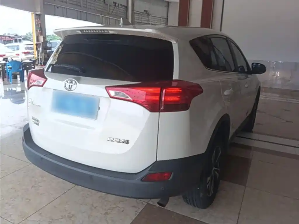 Toyota RAV4 Rongfang 2015 2.0L CVT 2WD Trend Edition фото 7