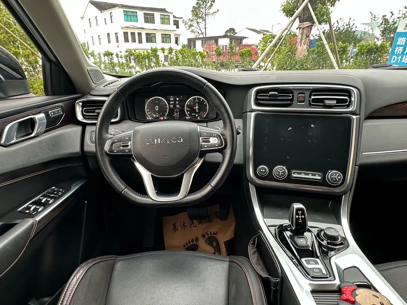 Lynk & Co 01 2017 2.0T AWD Pro фото 12