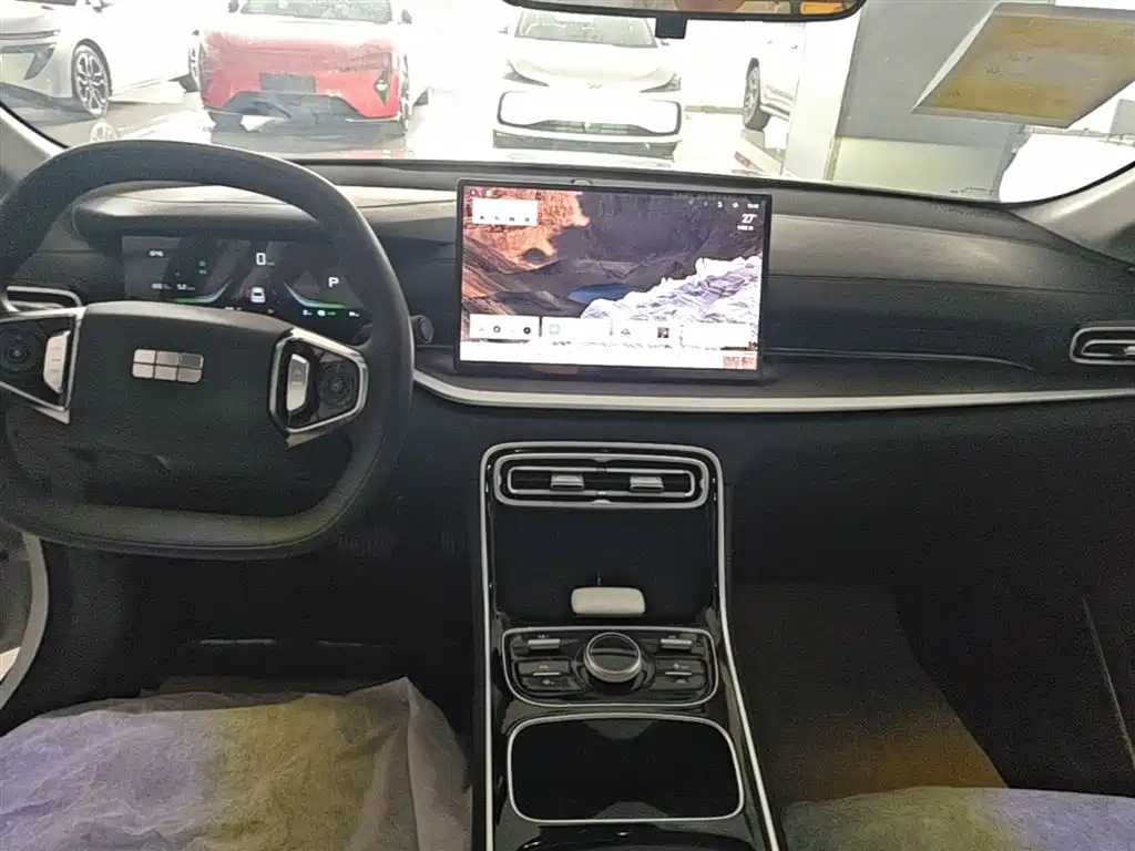 Geely Galaxy Galaxy Stellar 6 2025 60km Voyager Edition фото 13