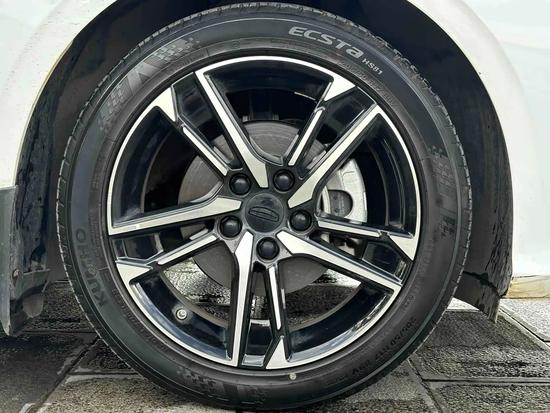 Фото 27 - Geely Binrui