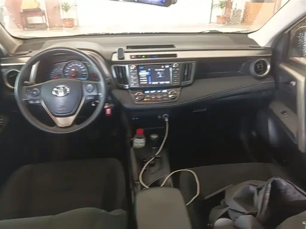 Toyota RAV4 Rongfang 2015 2.0L CVT 2WD Trend Edition фото 10