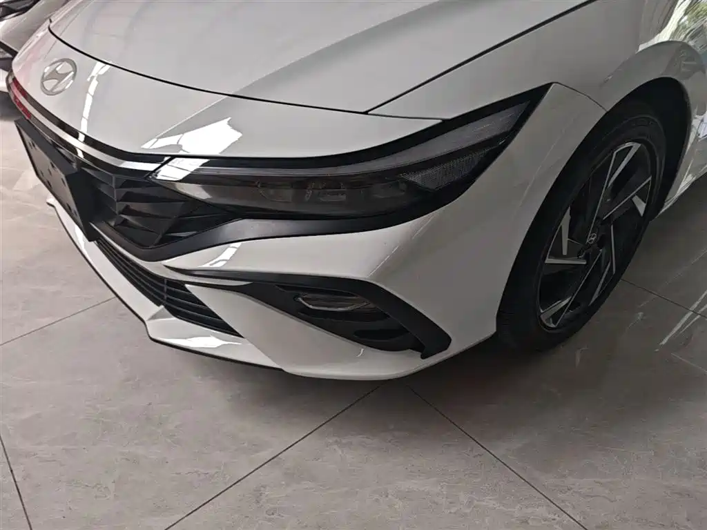 Hyundai Elantra 2023 1.5L CVT GLX Elite Edition фото 24