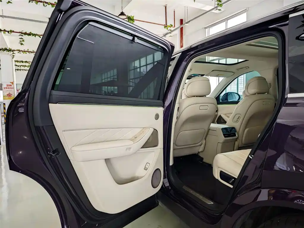 AITO Wenjie AITO M8 2025 Range Extender Max+ Edition 53.4kWh 5-seater фото 20