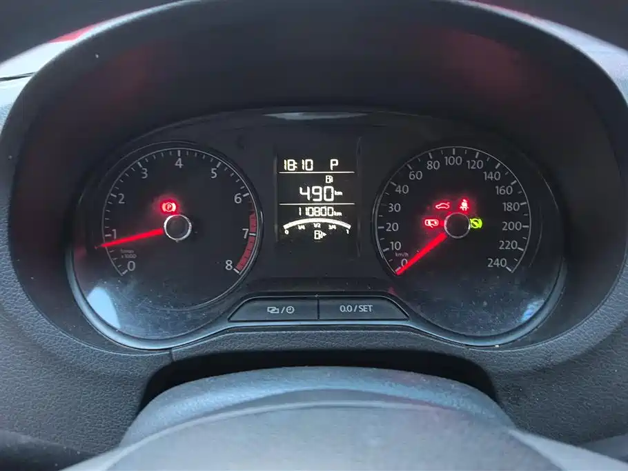 Volkswagen Polo 2016 1.4L Automatic Trend фото 14