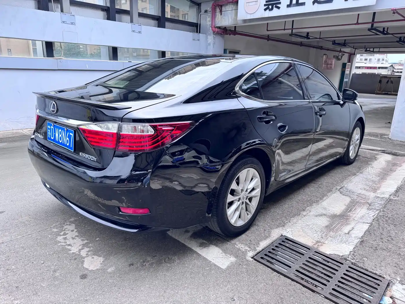 Фото 21 - Lexus ES
