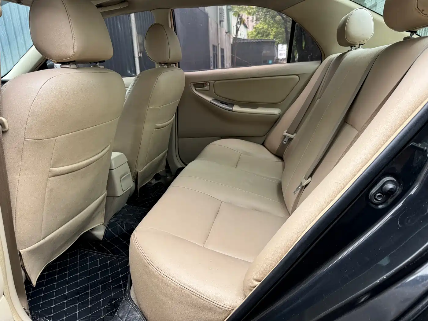 Toyota Corolla 2013 1.6L Automatic Luxury фото 5