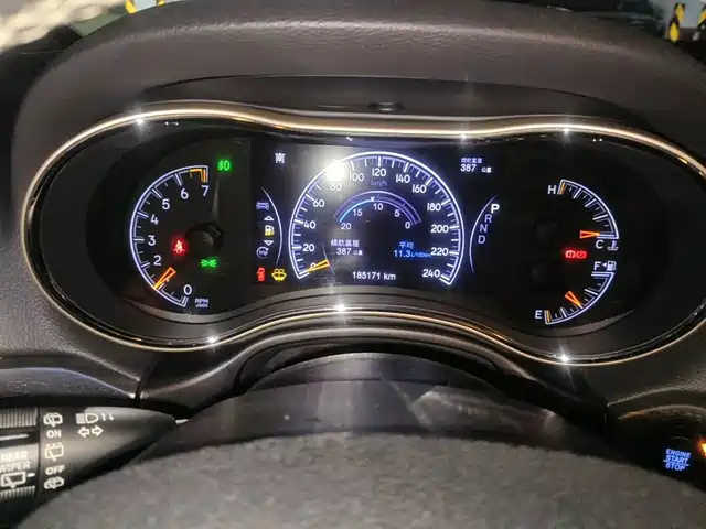 Jeep Grand Cherokee (Import) 2016 3.6L Elite Navigation — фото 4