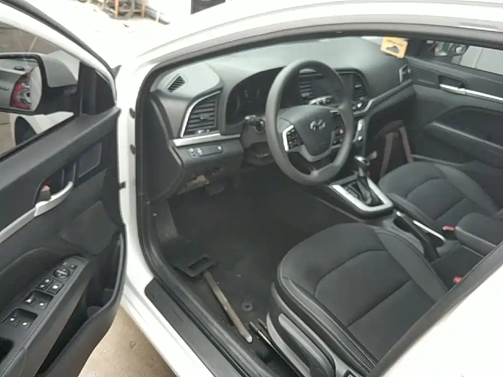 Hyundai Elantra 2016 Model 1.6L Automatic Smart Elite фото 16