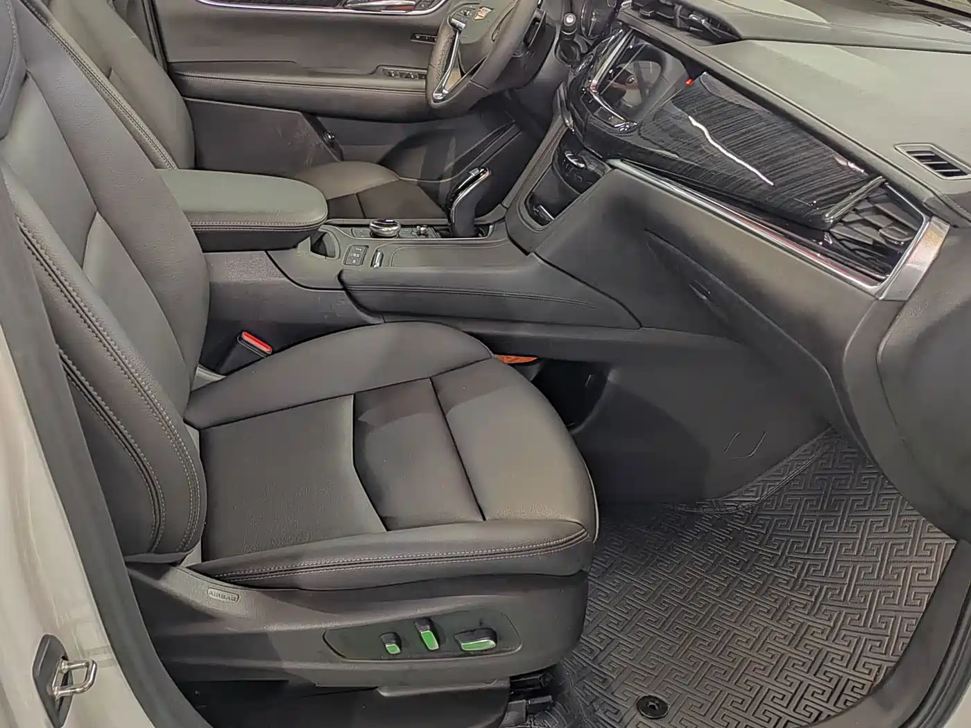 Photo 6 - Cadillac XT6